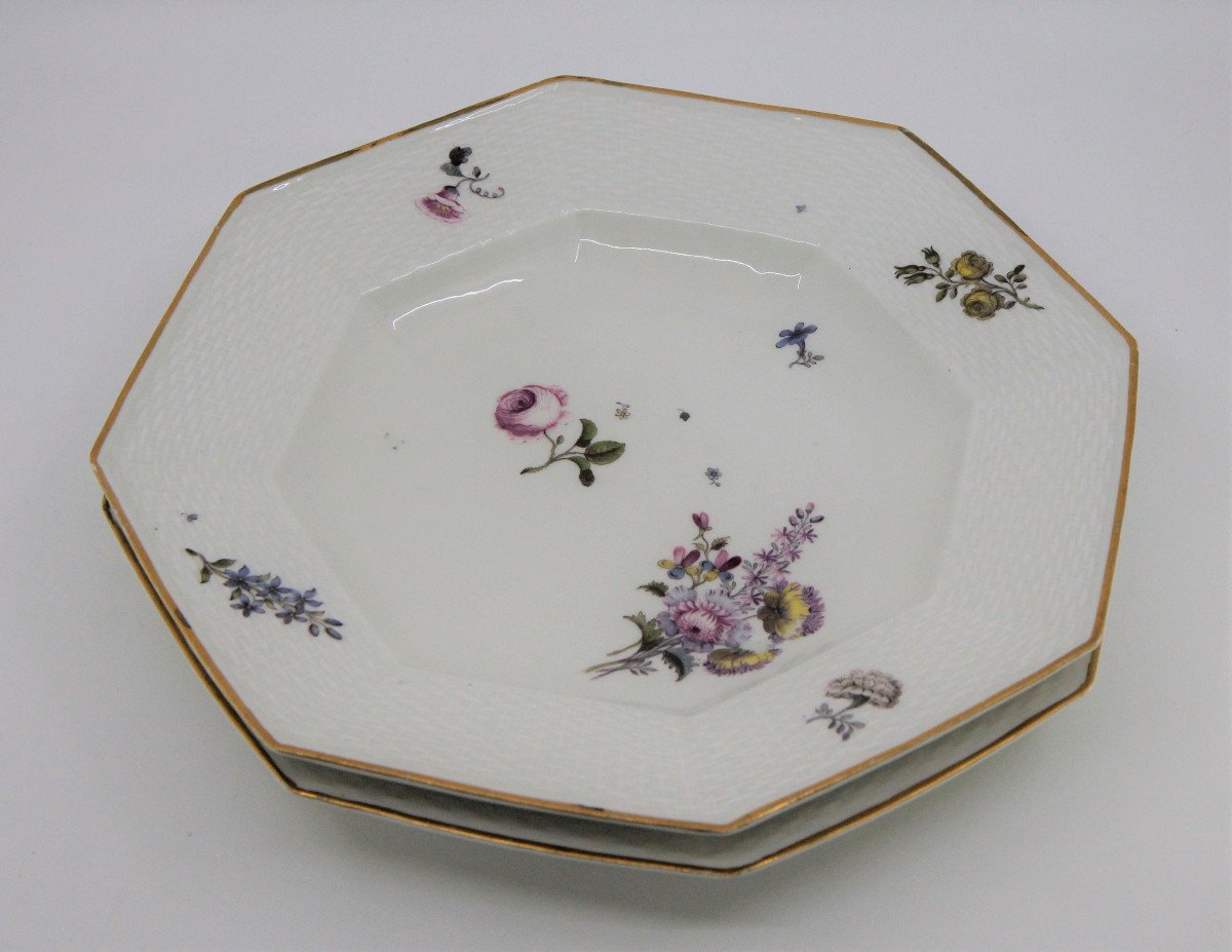 Pair Of Meissen Porcelain Octagonal Plates, Circa 1750-photo-6