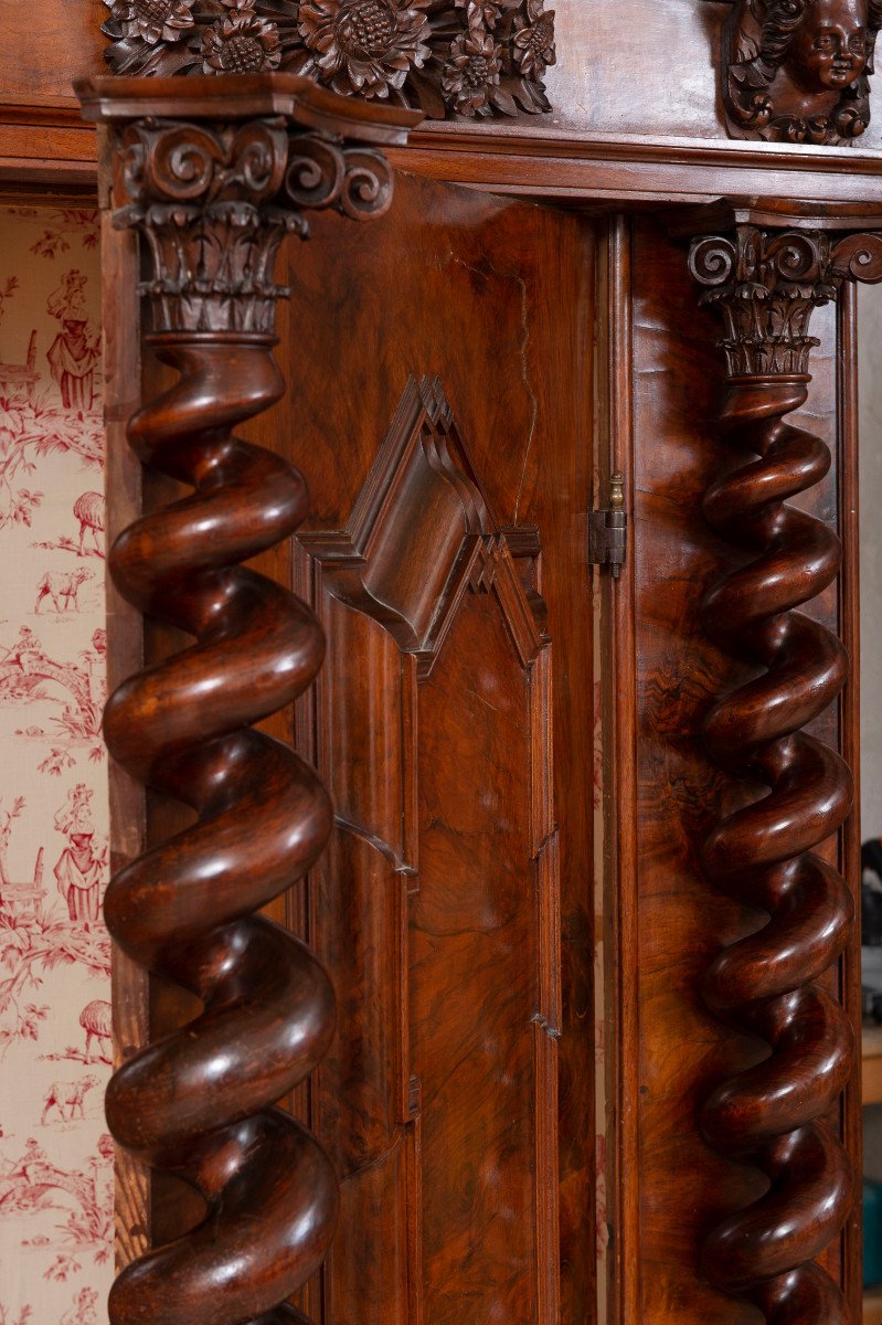 Grande armoire à colonnes torses en noyer - Suisse, Bâle, fin du XVIIe siècle-photo-4