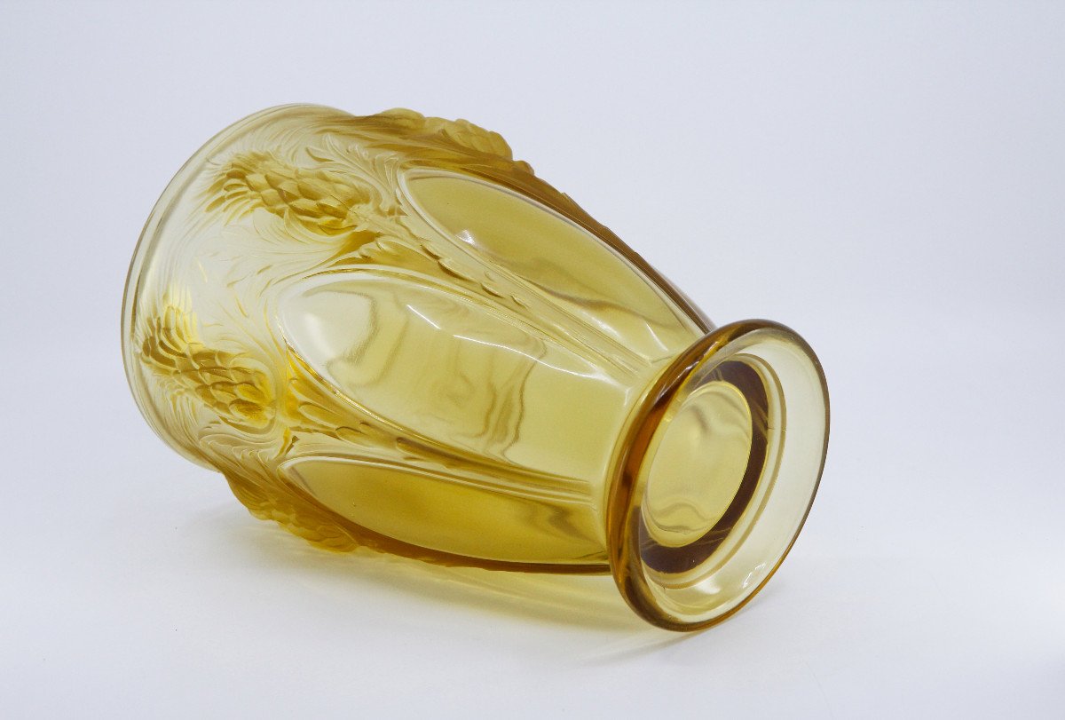 VERLYS - Vase Chardons en verre pressé moulé teinté jaune - vers 1935-photo-2