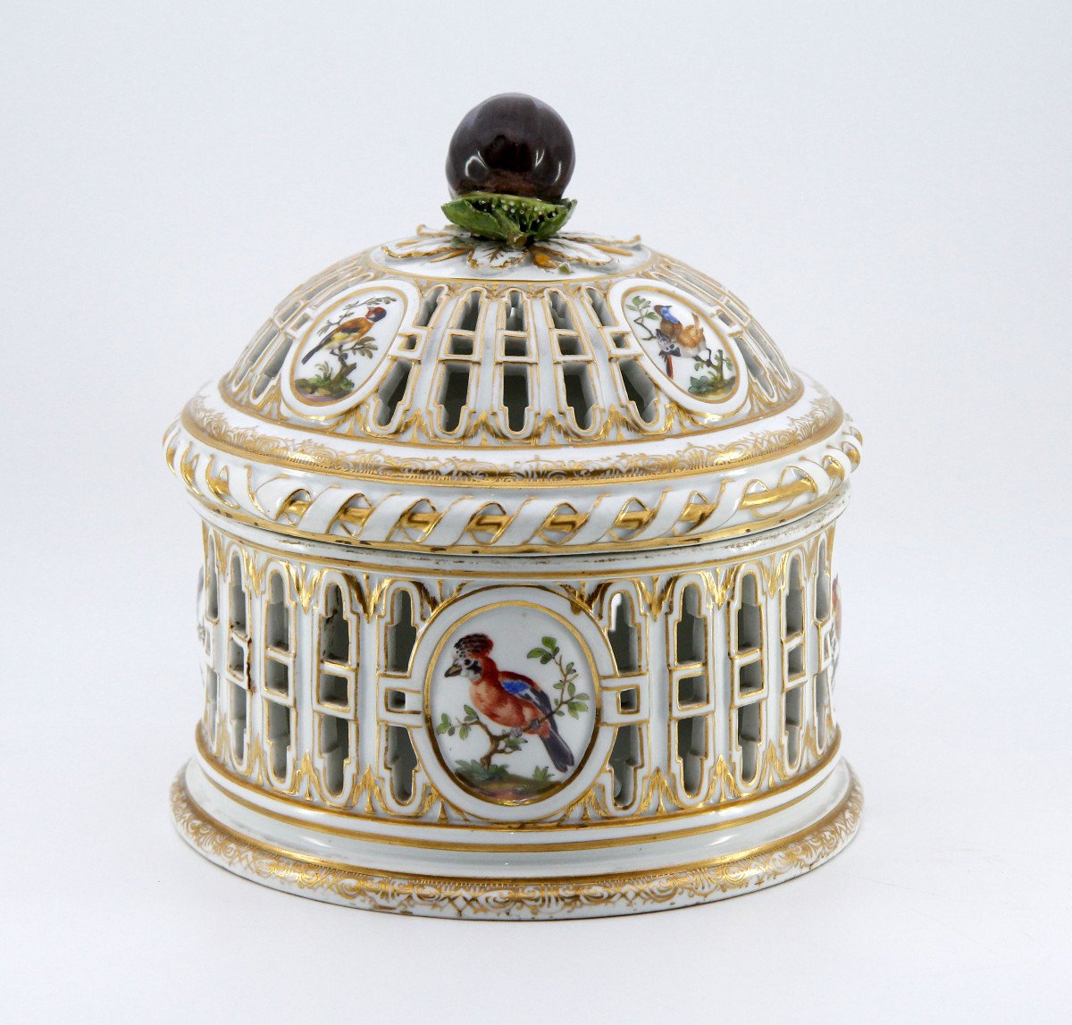 Marronnière en porcelaine ajourée, décor à l'or et aux oiseaux polychromes, Meissen? fin du 19e-photo-4