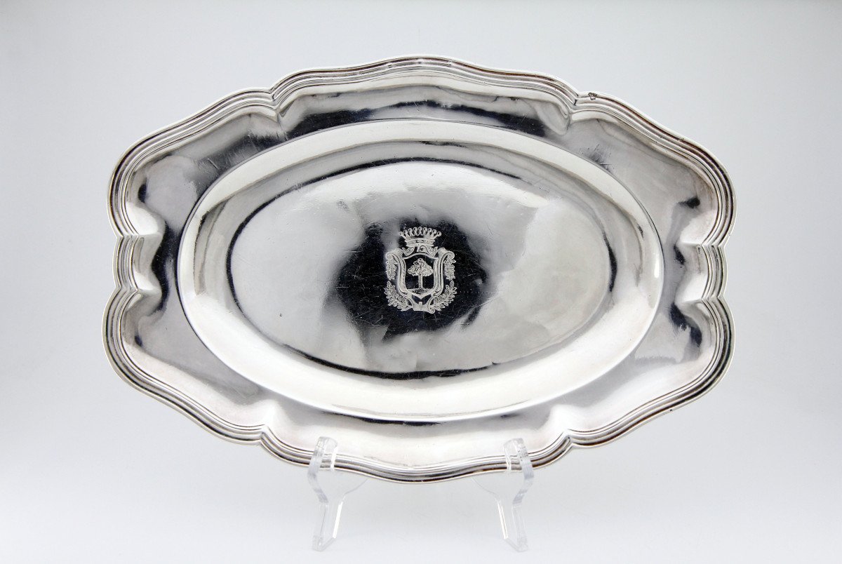 Small Oval Dish In Solid Silver With Coat Of Arms, By Claude Laurent, Paris 1743-1744