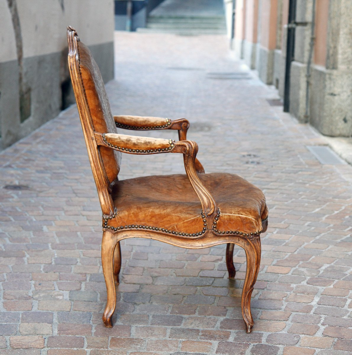 Fauteuil à la reine estampillé Jean Boucault, reçu maître en 1728 - Paris, Louis XV, vers 1760-photo-2