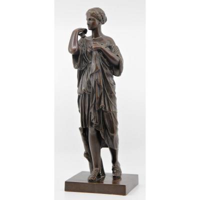 Diane de Gabies, r&eacute;duction en bronze &eacute;dit&eacute;e par le Mus&eacute;e du Louvre, vers 1900