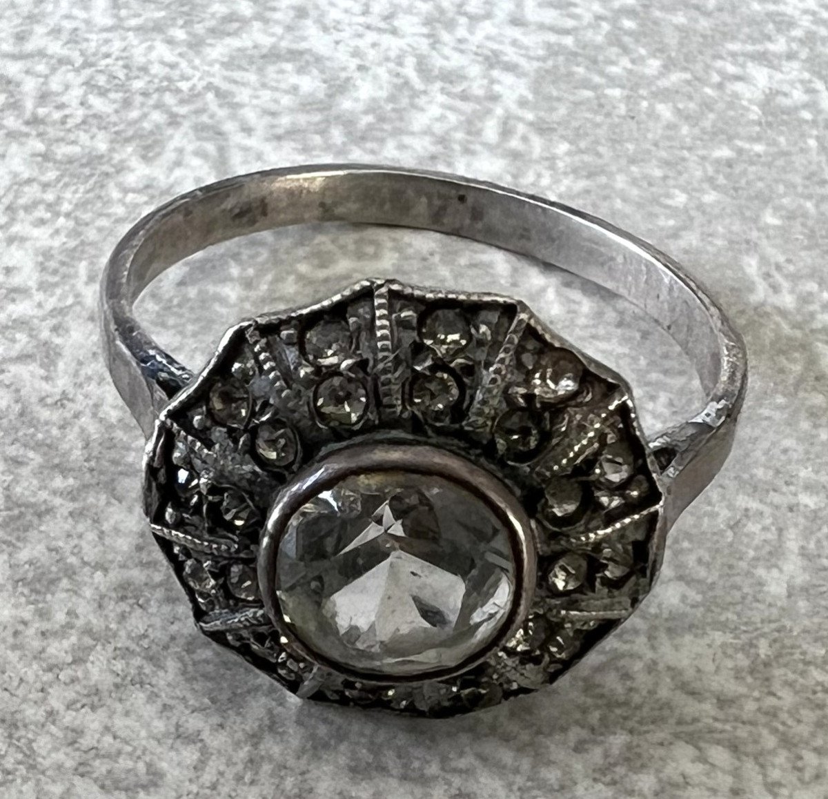 Bague époque Art Deco En Argent Et Zirconium 