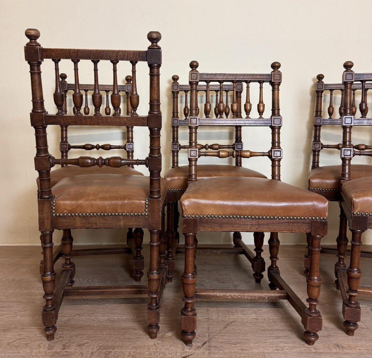 Series Of 6 Renaissance Chairs In Solid Walnut-photo-6