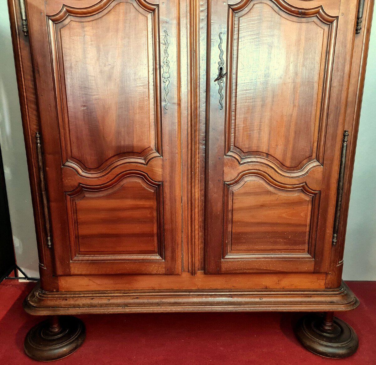 Burgundy Louis XIII Period Wardrobe In Solid Walnut -photo-3