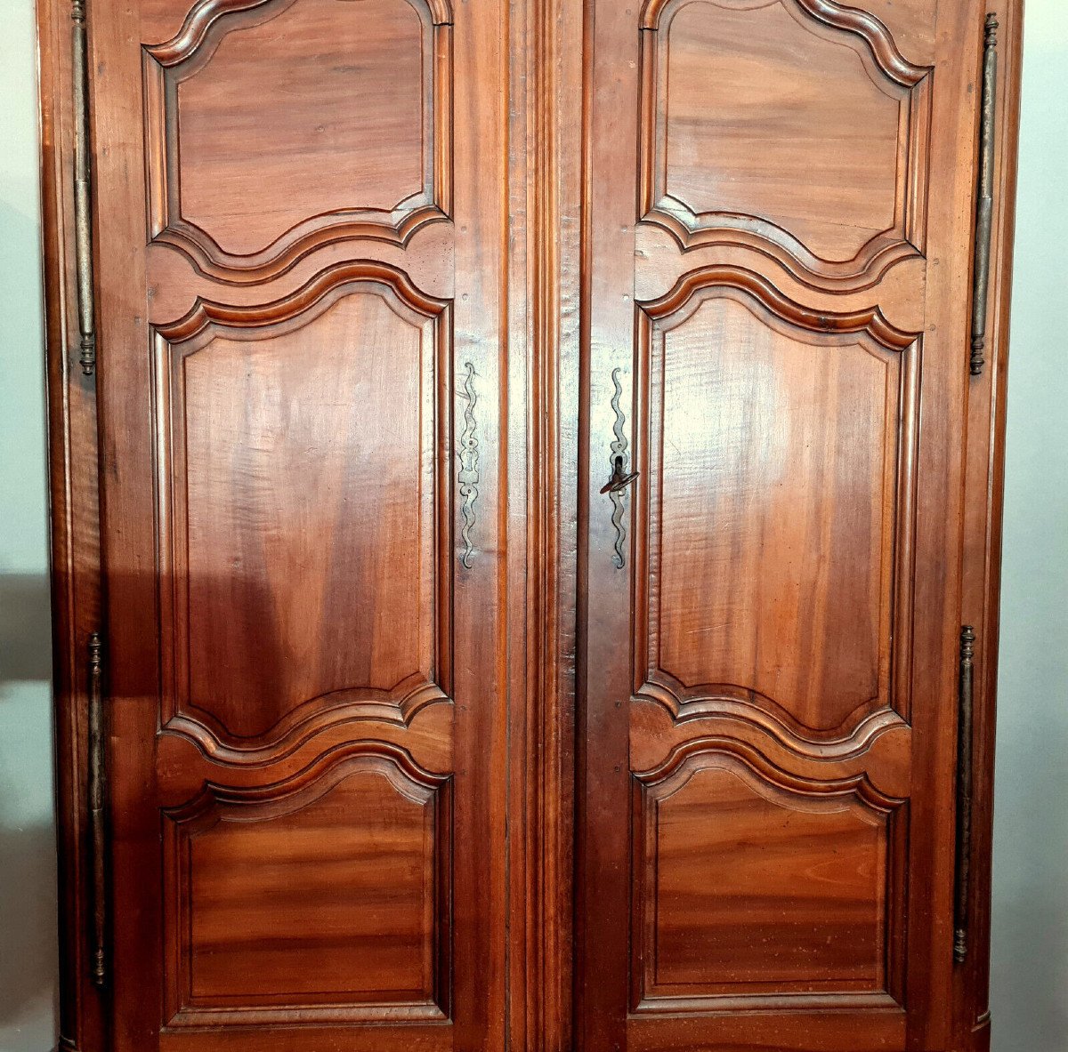 Burgundy Louis XIII Period Wardrobe In Solid Walnut -photo-4