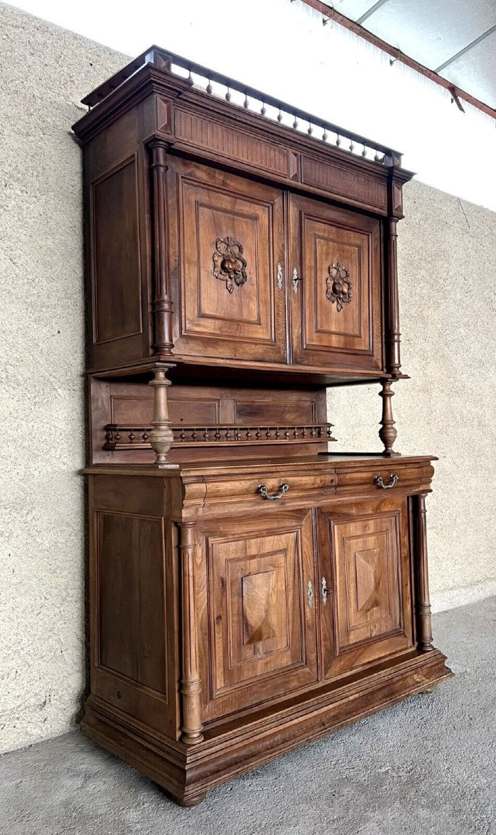 Buffet Style Renaissance En Noyer Massif Sculpté-photo-1