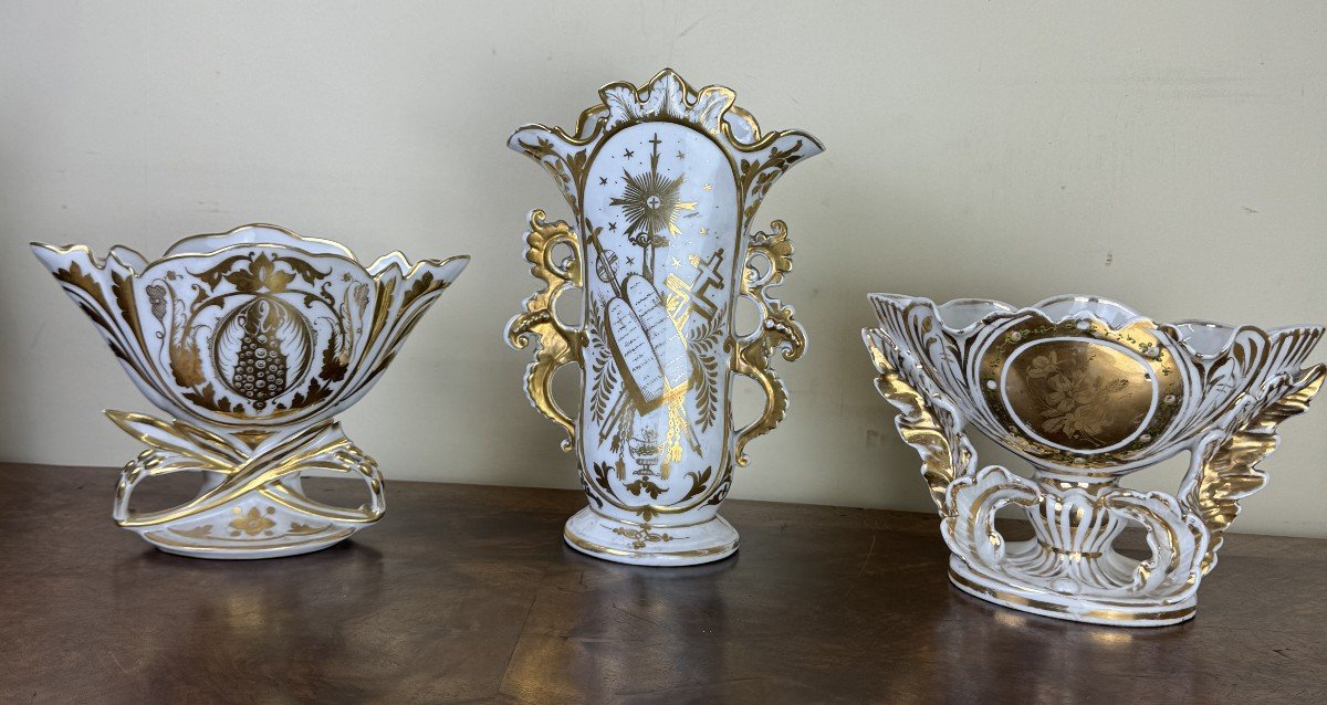 Vieux Paris : Trois Vases d'Autel En Porcelaine -photo-1