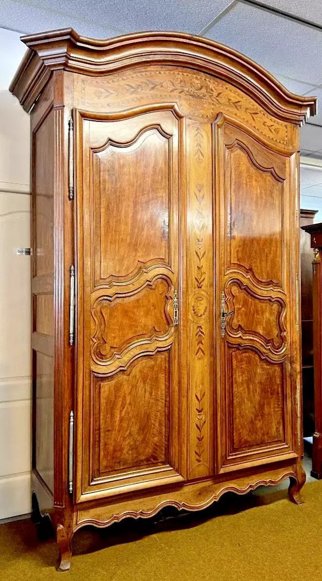 Armoire De Mariage époque Louis XV En Noyer Et Marquéterie