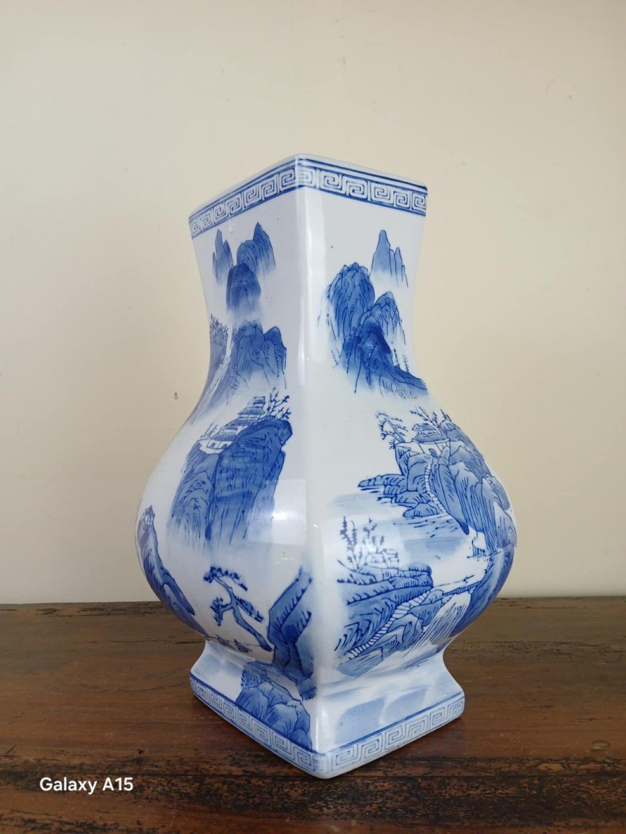 China 20th Century: Porcelain Vase With Blue And White Decoration-photo-2