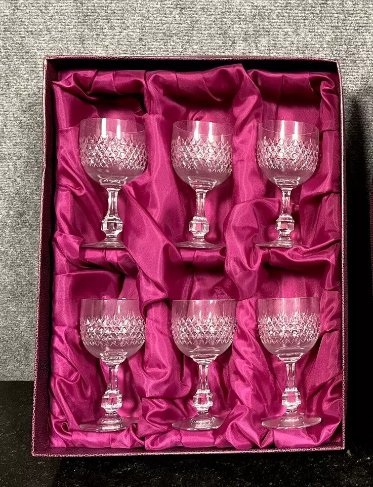 Baccarat : Série De 6 Verres A Vin En Cristal 