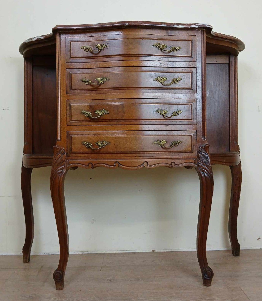 Superbe Commode Galbée De Style Louis XV En Noyer Vers 1880-1900