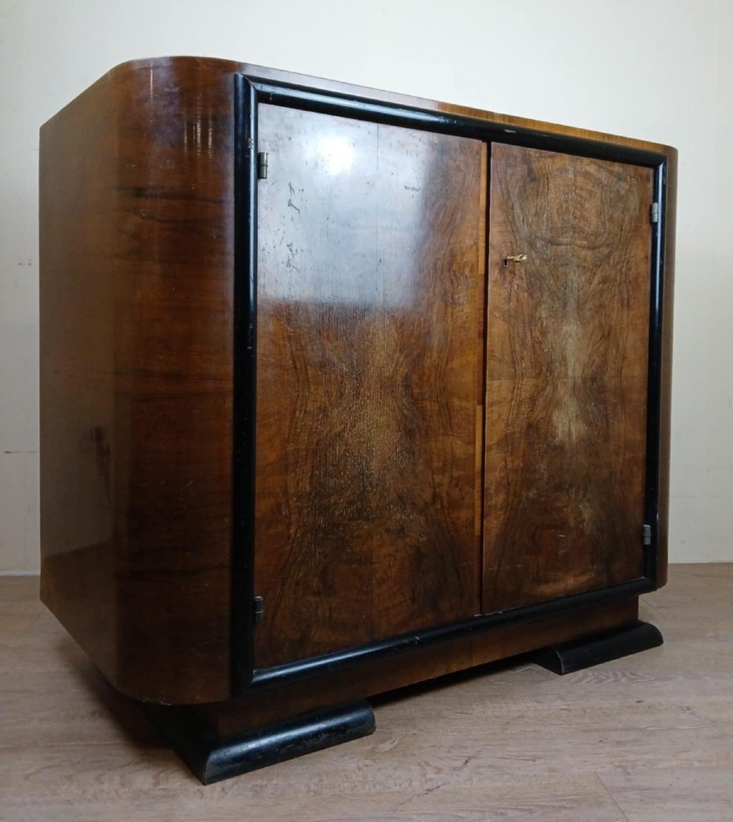 Art Deco Period Burr Walnut Cabinet Buffet Circa 1925-photo-3