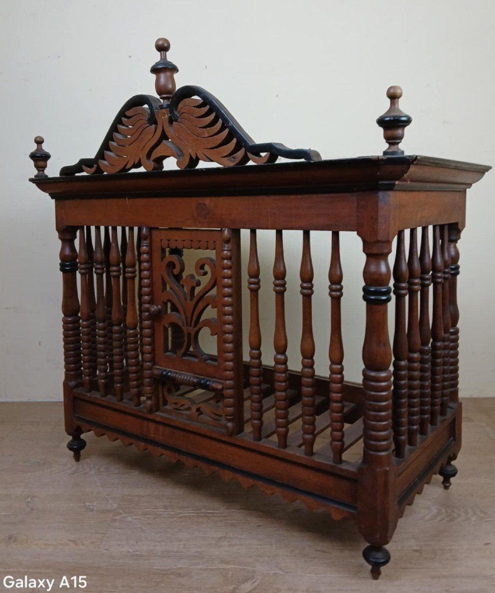 Provencal Panetière In Carved Openwork Walnut Circa 1800 