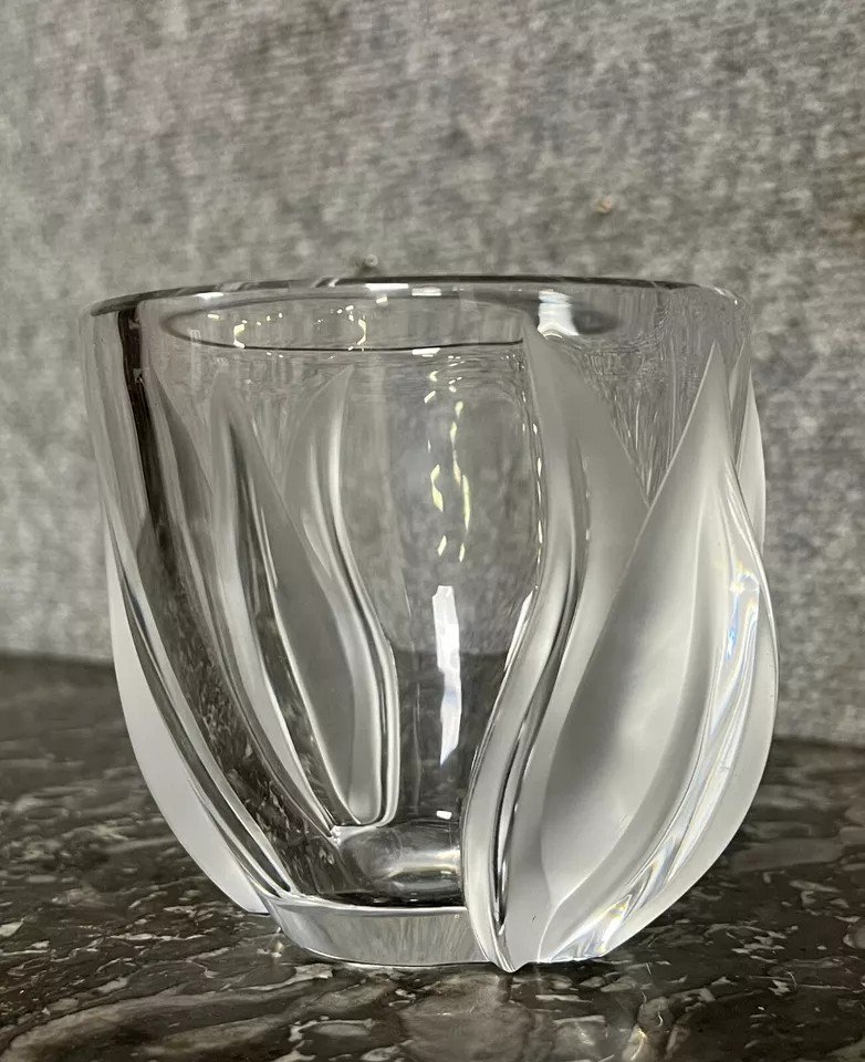 Lalique France : Magnifique Vase Aux Tulipes En Cristal 