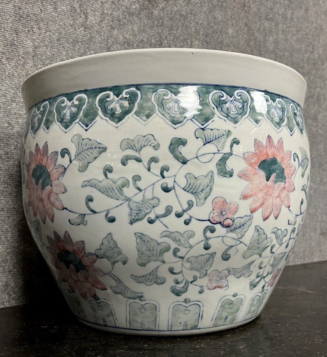 China Late 19th Century: Porcelain Aquarium With White, Blue And Pink Lotus  -photo-6