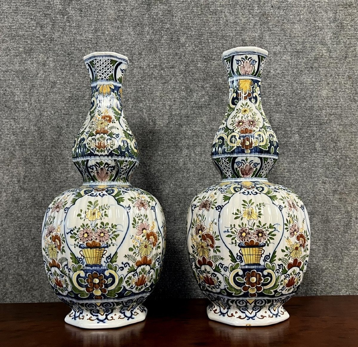 Rouen : Paire De Vases Fleuris