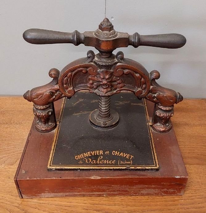 19th Century Binding Press In Lacquered Cast Iron With Antique Decorations 