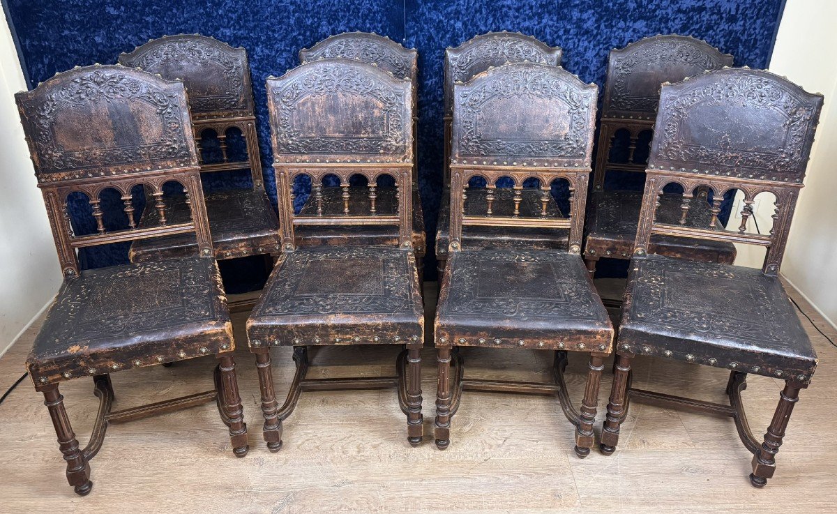 Set Of 8 Renaissance Style Chairs In Walnut And Embossed Leather-photo-2