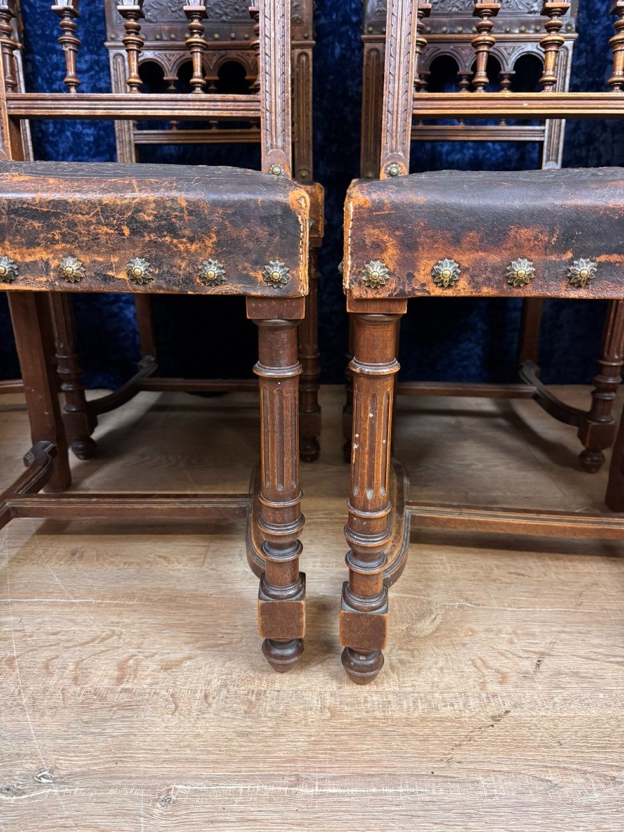 Set Of 8 Renaissance Style Chairs In Walnut And Embossed Leather-photo-1