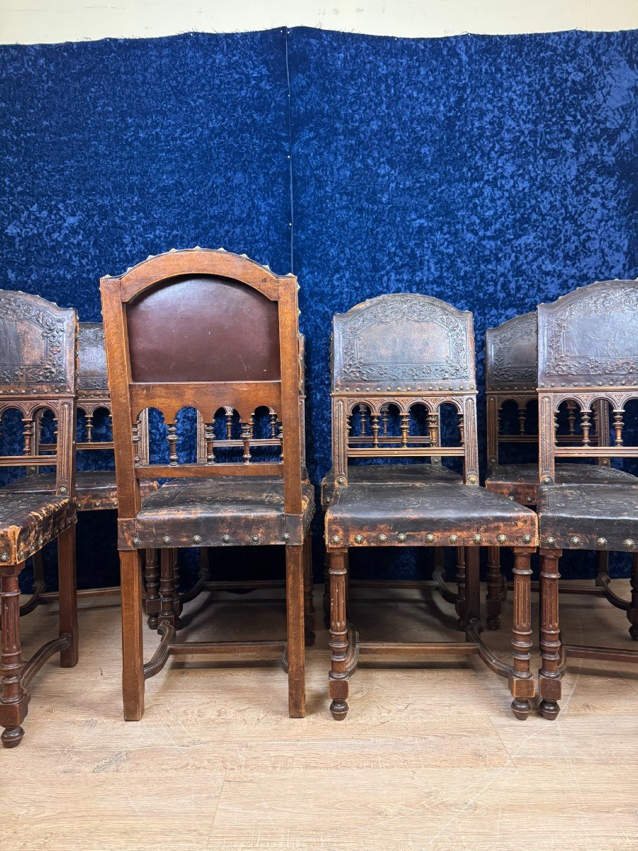 Set Of 8 Renaissance Style Chairs In Walnut And Embossed Leather-photo-4