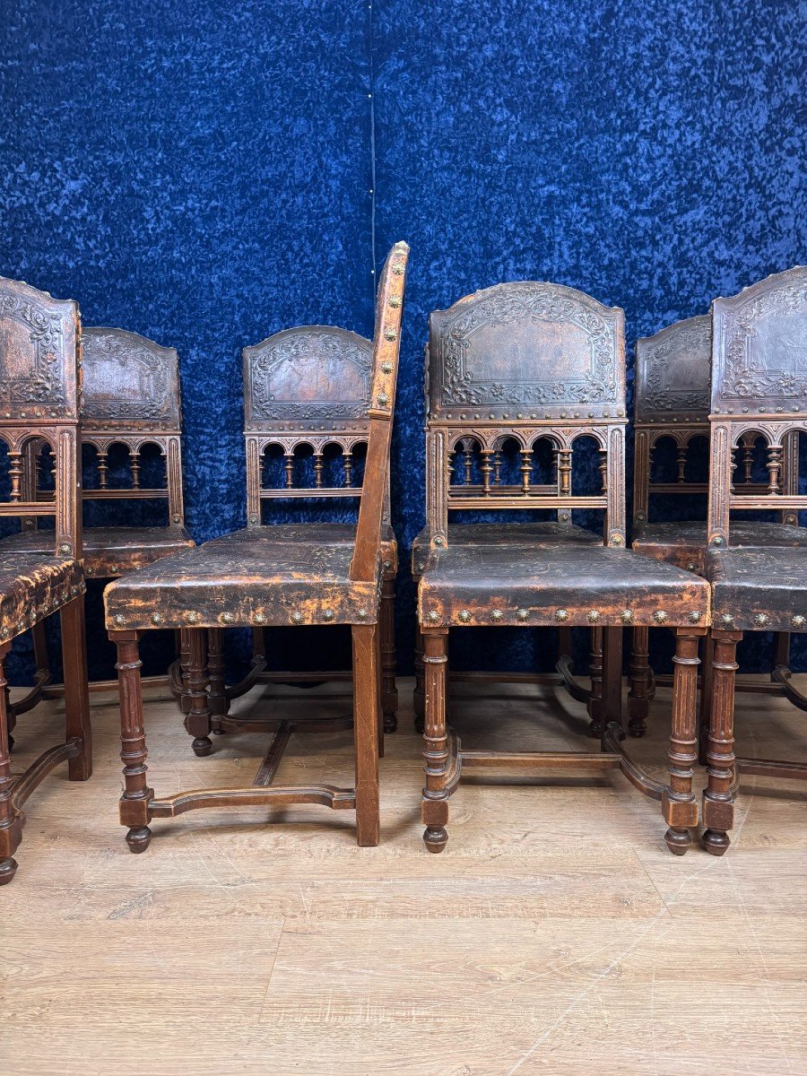 Set Of 8 Renaissance Style Chairs In Walnut And Embossed Leather-photo-5