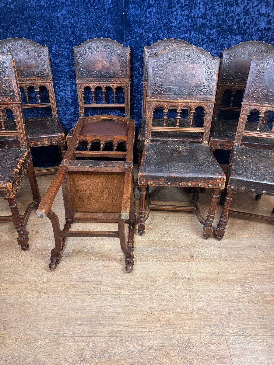 Set Of 8 Renaissance Style Chairs In Walnut And Embossed Leather-photo-6