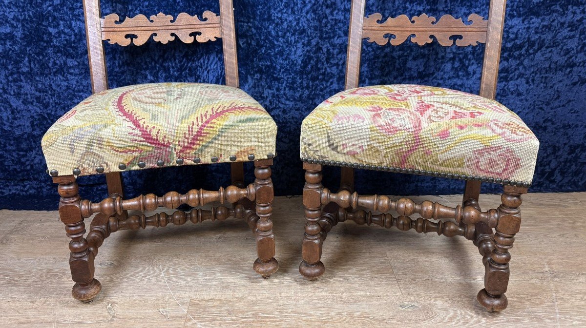 Pair Of Renaissance Style Walnut Chairs With Sloping Backs-photo-3