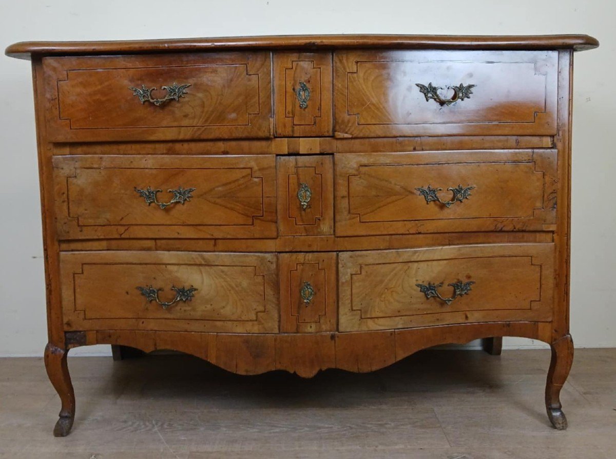 Commode Galbée époque Louis XV En Orme Et Filets De Marqueterie Vers 1750 