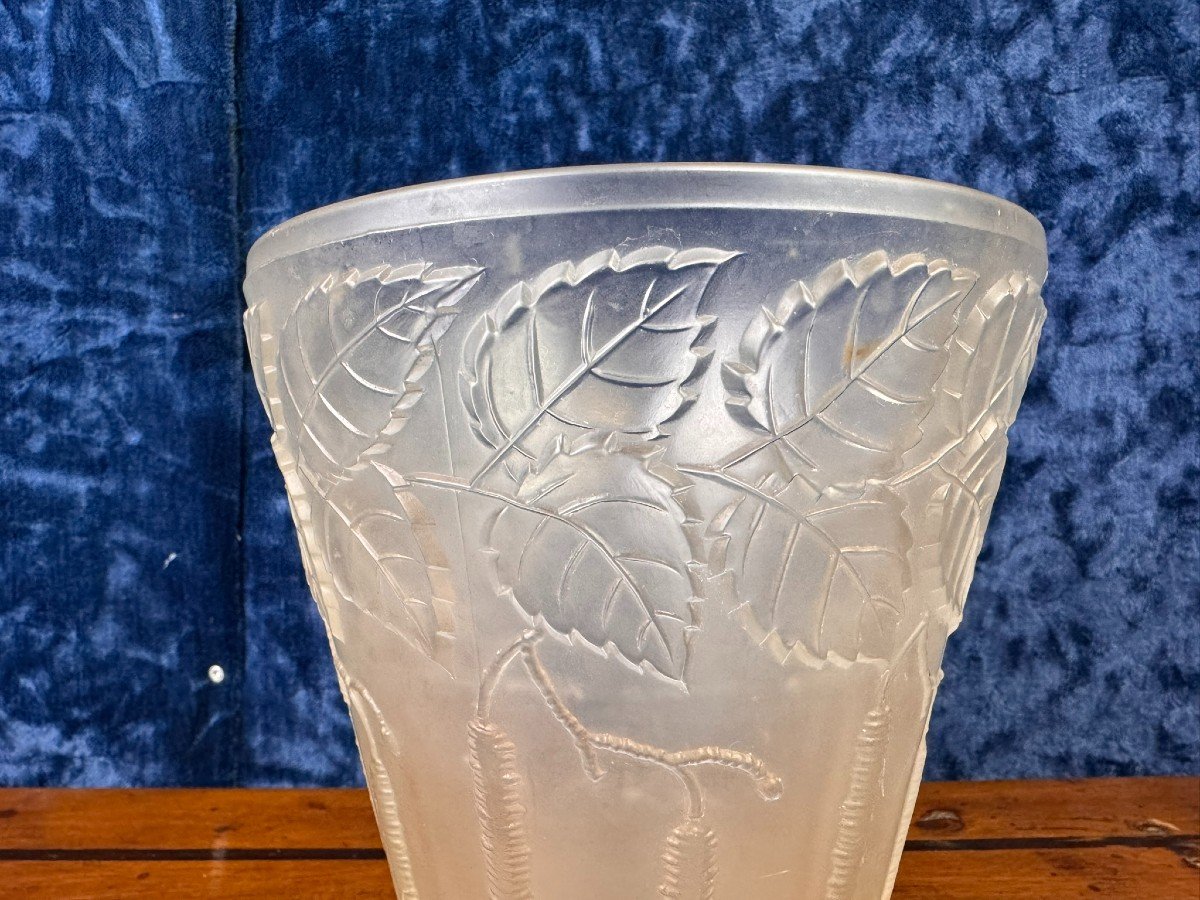 Superb Art Nouveau Vase In Frosted Molded Pressed Glass -photo-2