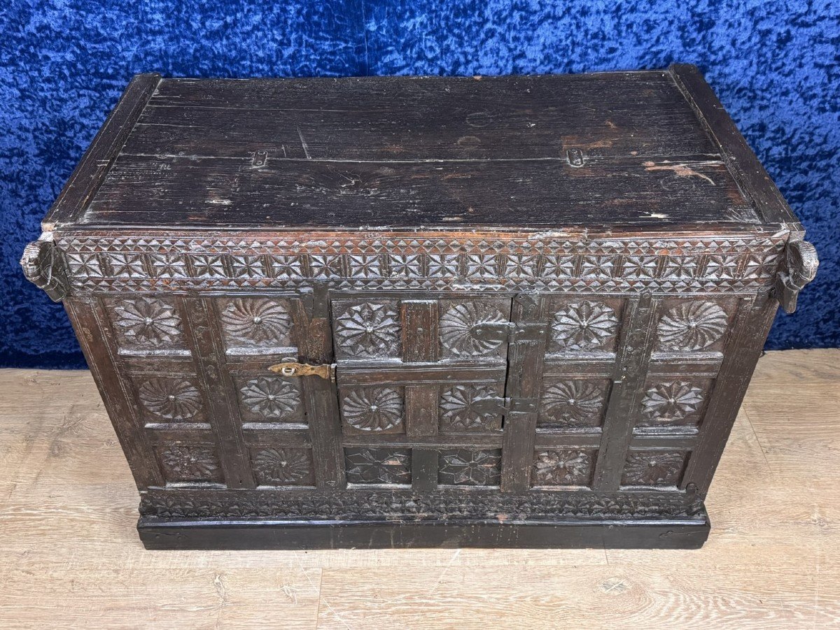 Asia 19th: Rare Wedding Chest In Exotic Wood, Abundantly Carved-photo-4