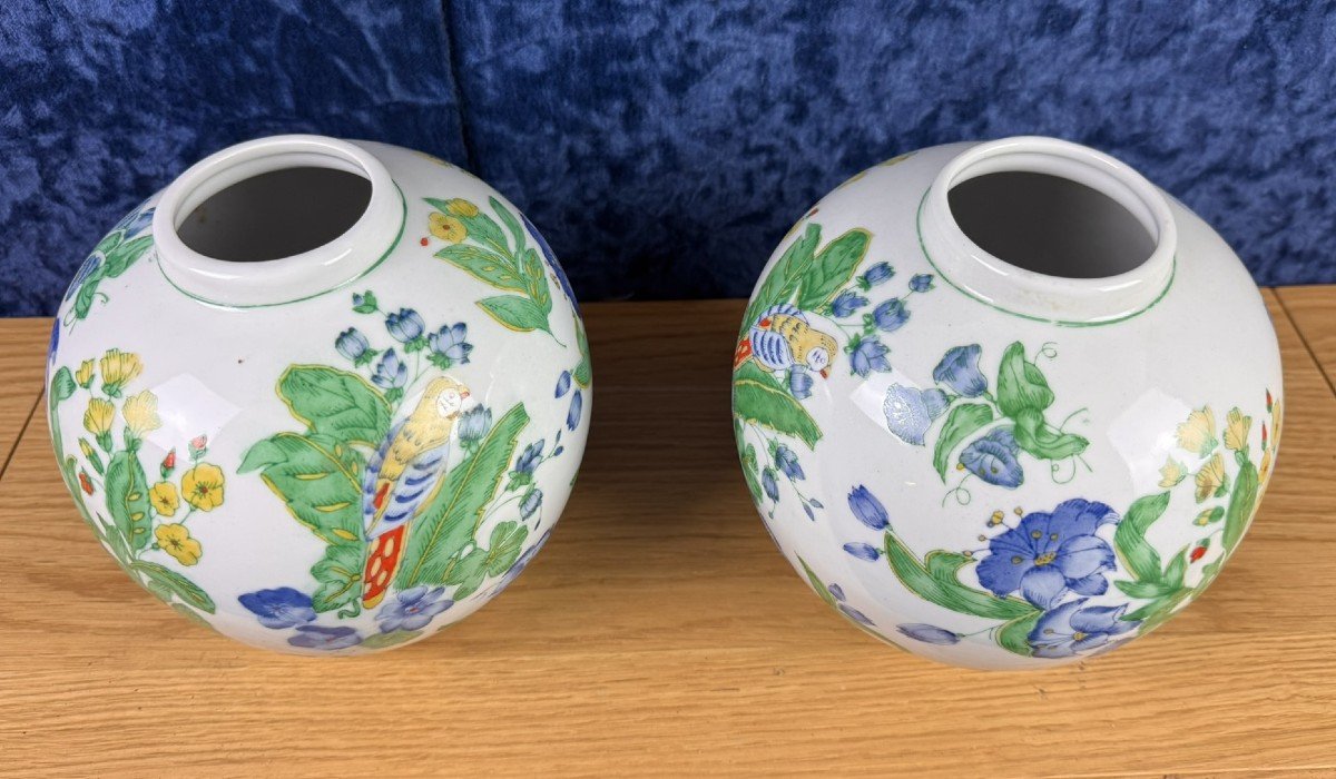 Chine Vers 1900 : Paire De Vases Boules En Porcelaine Aux Oiseaux Et Fleurs-photo-1