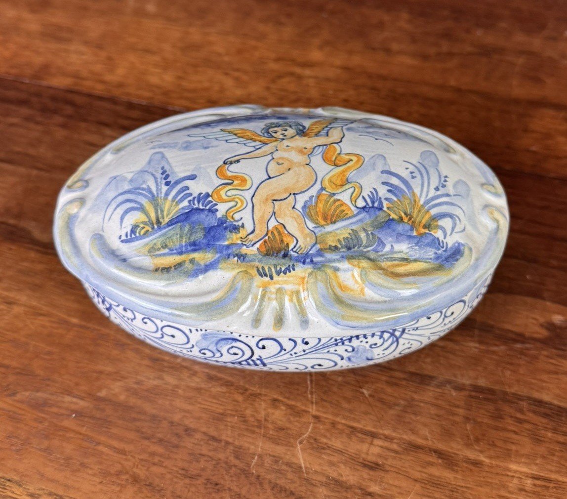 Deruta Ceramics Italy: Oval Box With Antique Cherub Decor-photo-2