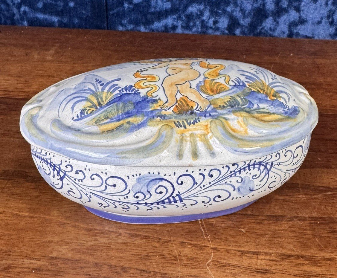 Deruta Ceramics Italy: Oval Box With Antique Cherub Decor-photo-3