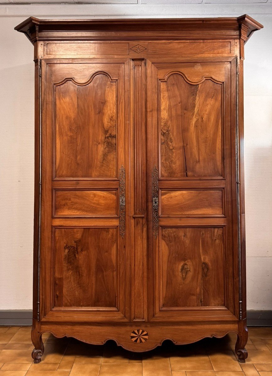 Transition Period Cabinet Lxv Lxvi In Solid Walnut Circa 1750