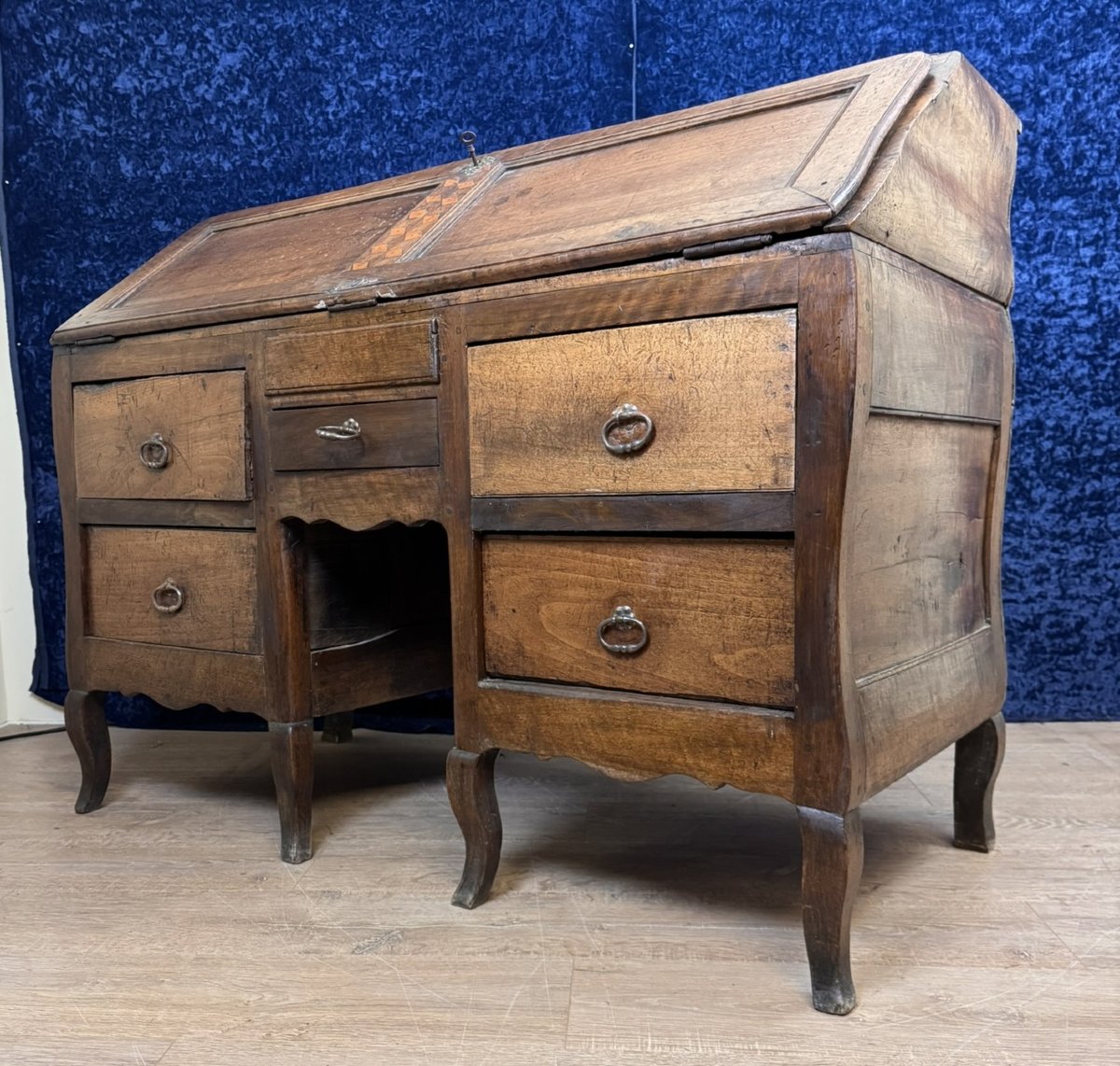 Louis XV Period Curved Bordeaux Sloping Desk In Solid Walnut Circa 1750 -photo-5