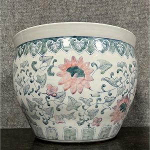 Chine Fin XIXeme : Aquarium En Porcelaine Aux Lotus  Blanc, Bleu, Rose  