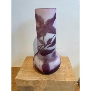 Vase Gallé Au Décor De Clématites Mauves 