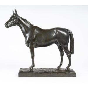 Sculpture En Bronze Signée De Golejewski Représentant Un Cheval Au Repos 