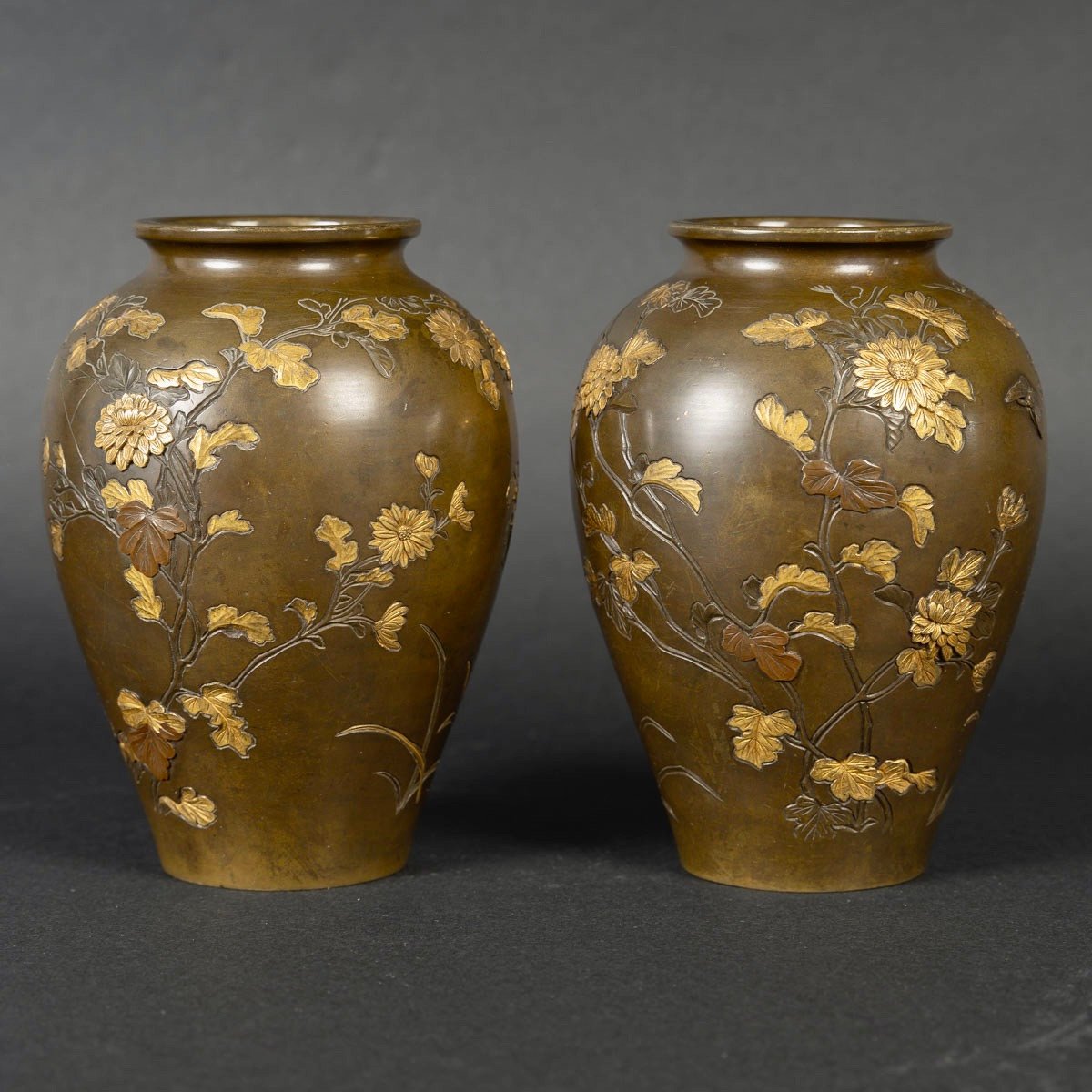 Paire De Vases Japonais En Bronze