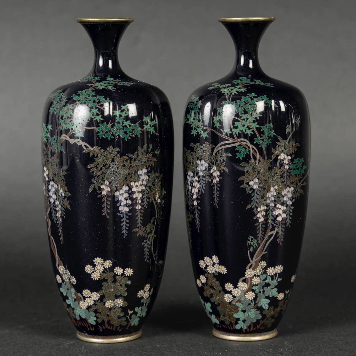 Paire De Petits Vases Japonais Godronnés En Emaux Cloisonnés