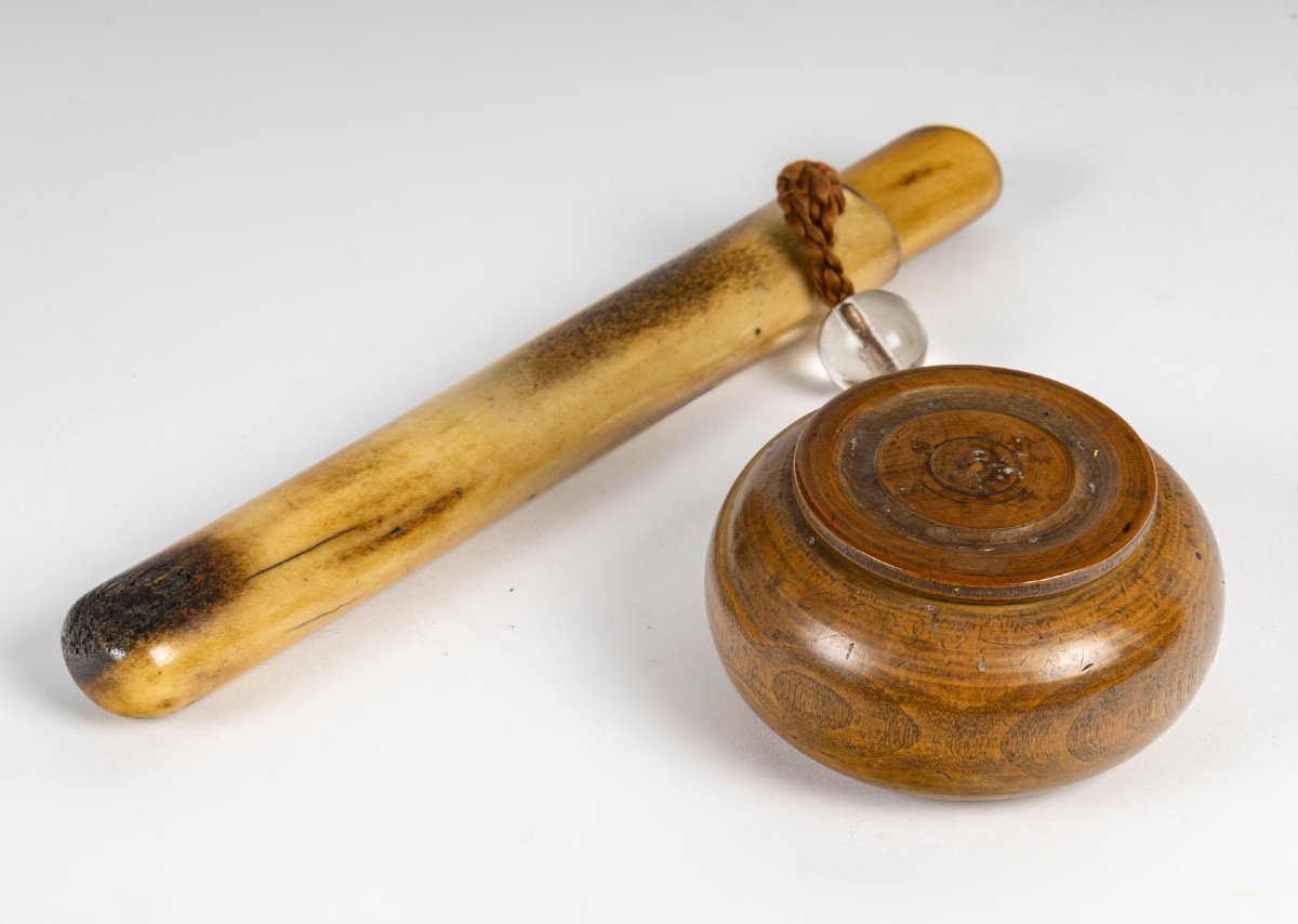 Japan. Kiseruzutsu Pipe Case In Deer Horn And Tonkotsu-photo-2