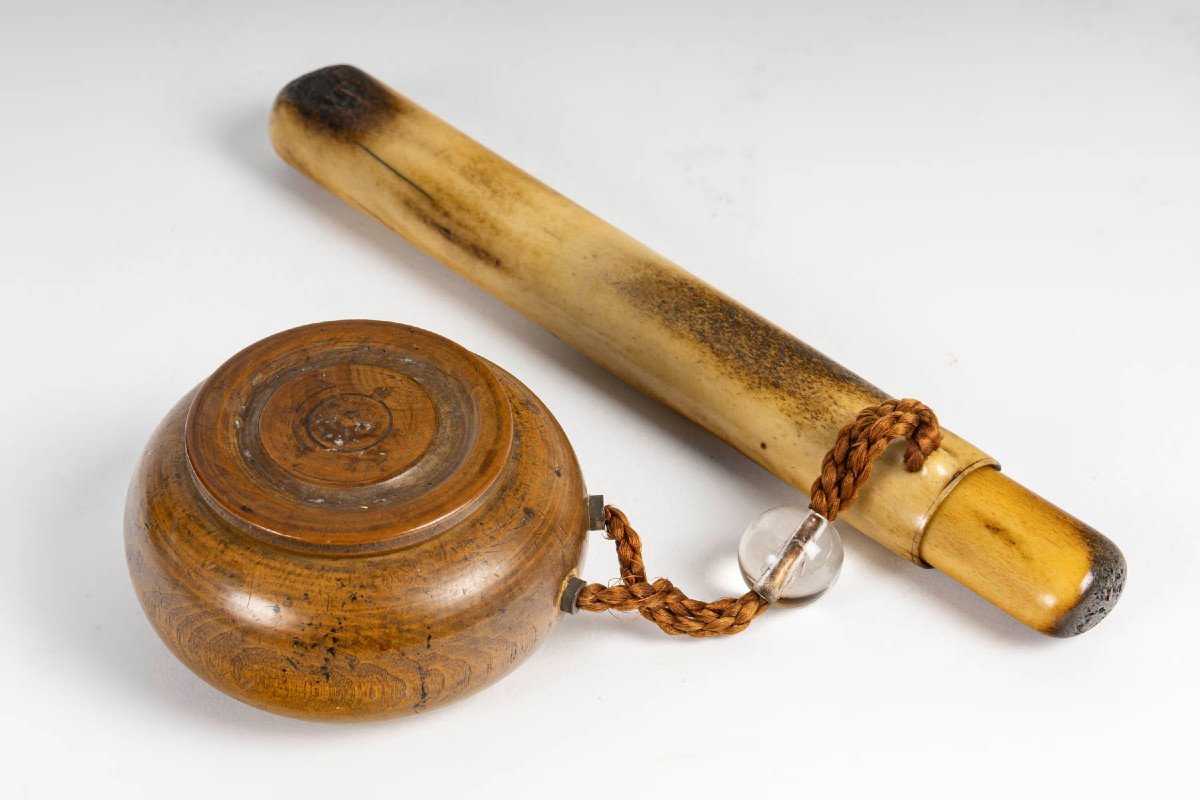 Japan. Kiseruzutsu Pipe Case In Deer Horn And Tonkotsu-photo-3