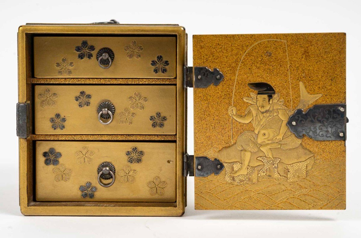 Small Japanese Cabinet In Gold Lacquer - Kodansu-photo-3