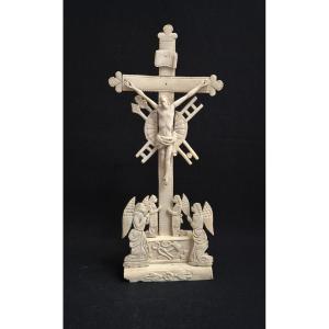 Calvary, Crucifix In Carved Bone, 19th Century. 