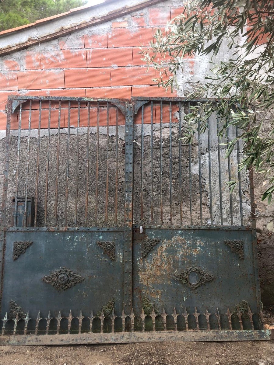 Antique Iron Gate Niii