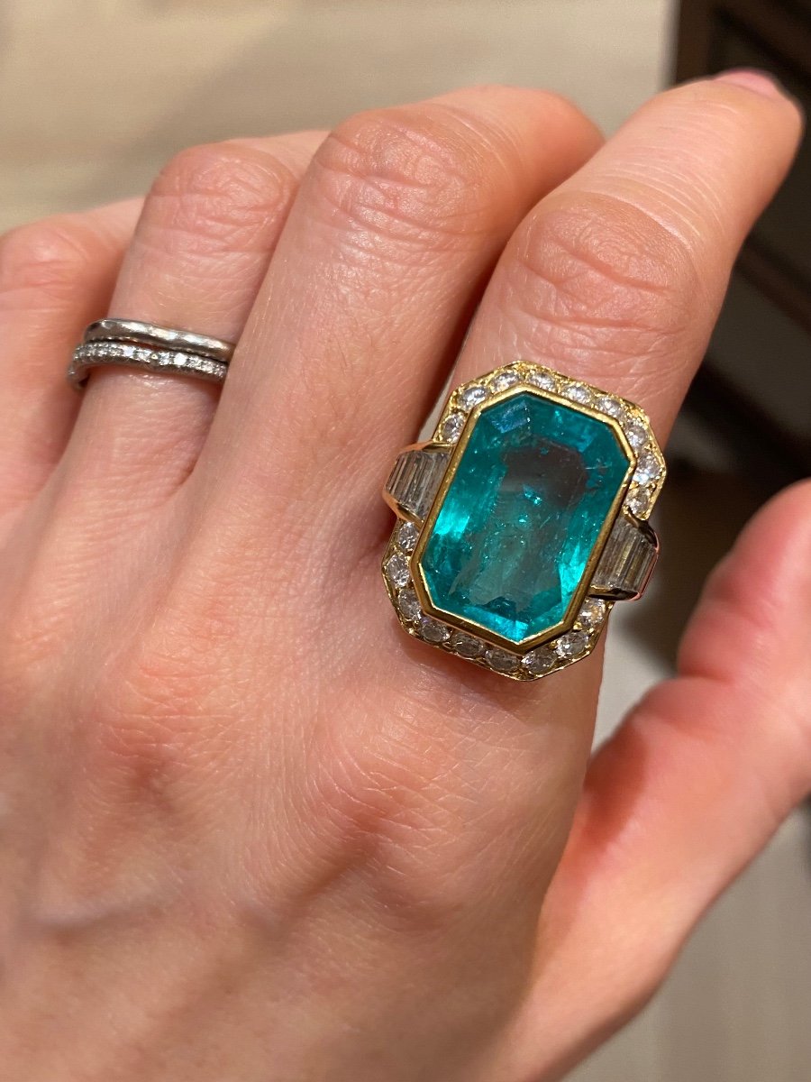 18k Yellow Gold Ring Adorned With A Colombian Emerald-photo-1