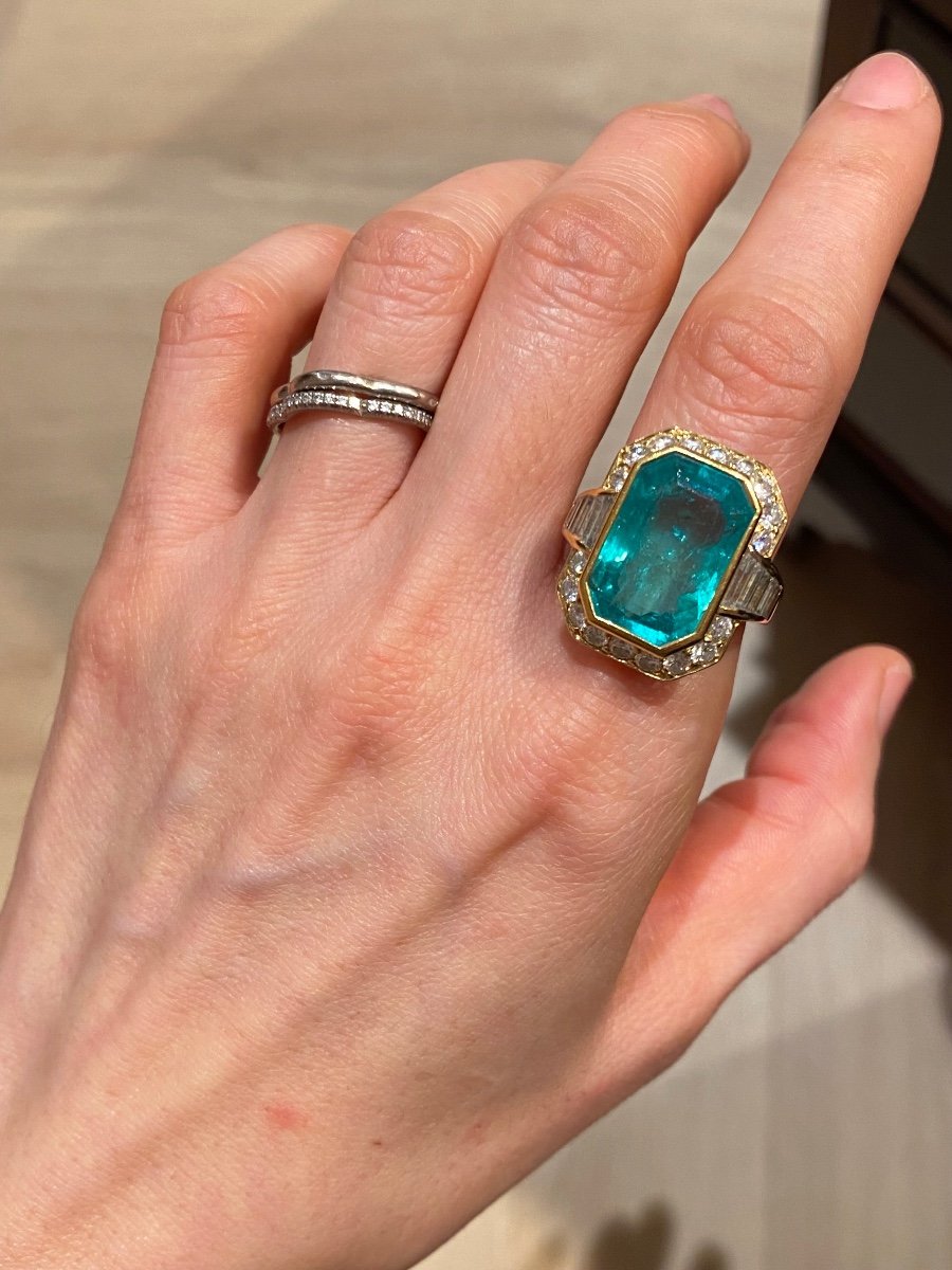 18k Yellow Gold Ring Adorned With A Colombian Emerald-photo-2