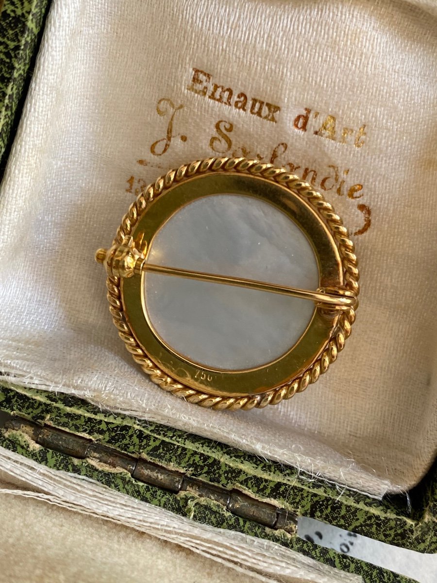 Brooch Made Of An Essex Crystal In 18k Yellow Gold -photo-5